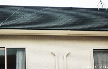 屋根に取り付けられた太陽電池モジュール