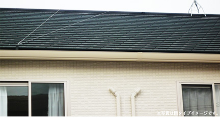 屋根に取り付けられた太陽電池モジュール